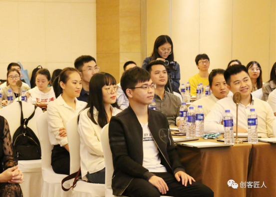 一群普通的人完成一項(xiàng)偉大的事業(yè)944.png